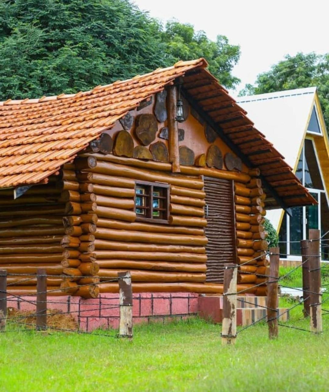 Hotel Dejavoo Gādigarpālya Esterno foto
